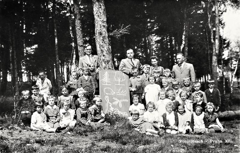 Deti v prirode asi r.1939.jpg 595.5 kB